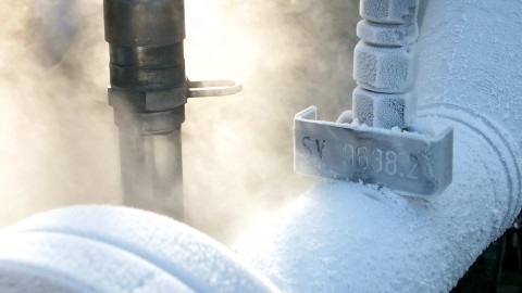 Rohrleitungskennzeichnung Kältemittel, nichtbrennbare Gase, kalt